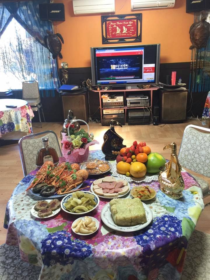 về nhà ăn tối